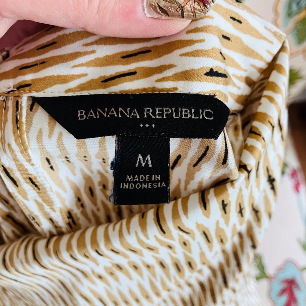 Worn Banana Republic Silky Cowl Neck Sleeveless Back Button Shell-Multi Color-M - Picture 11 of 13